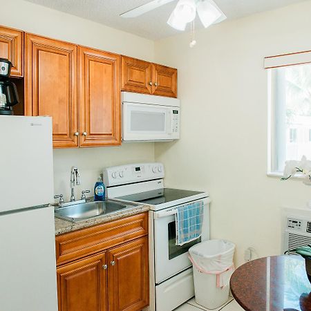 Shore Haven Resort Inn Lauderdale-by-the-Sea Bagian luar foto