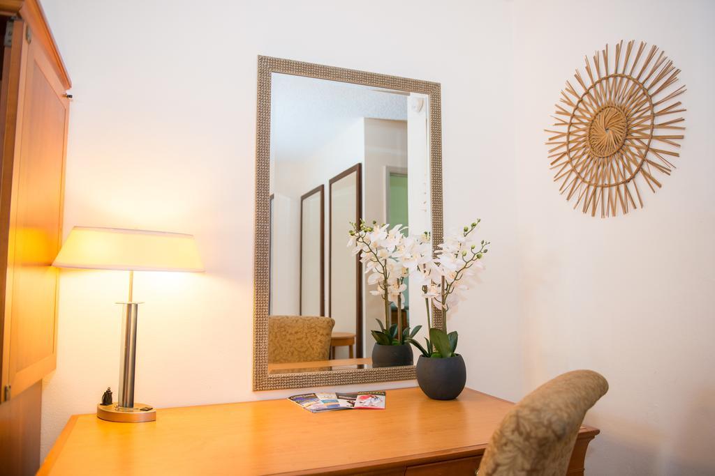 Shore Haven Resort Inn Lauderdale-by-the-Sea Bagian luar foto