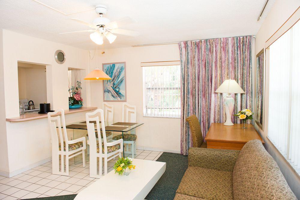 Shore Haven Resort Inn Lauderdale-by-the-Sea Bagian luar foto