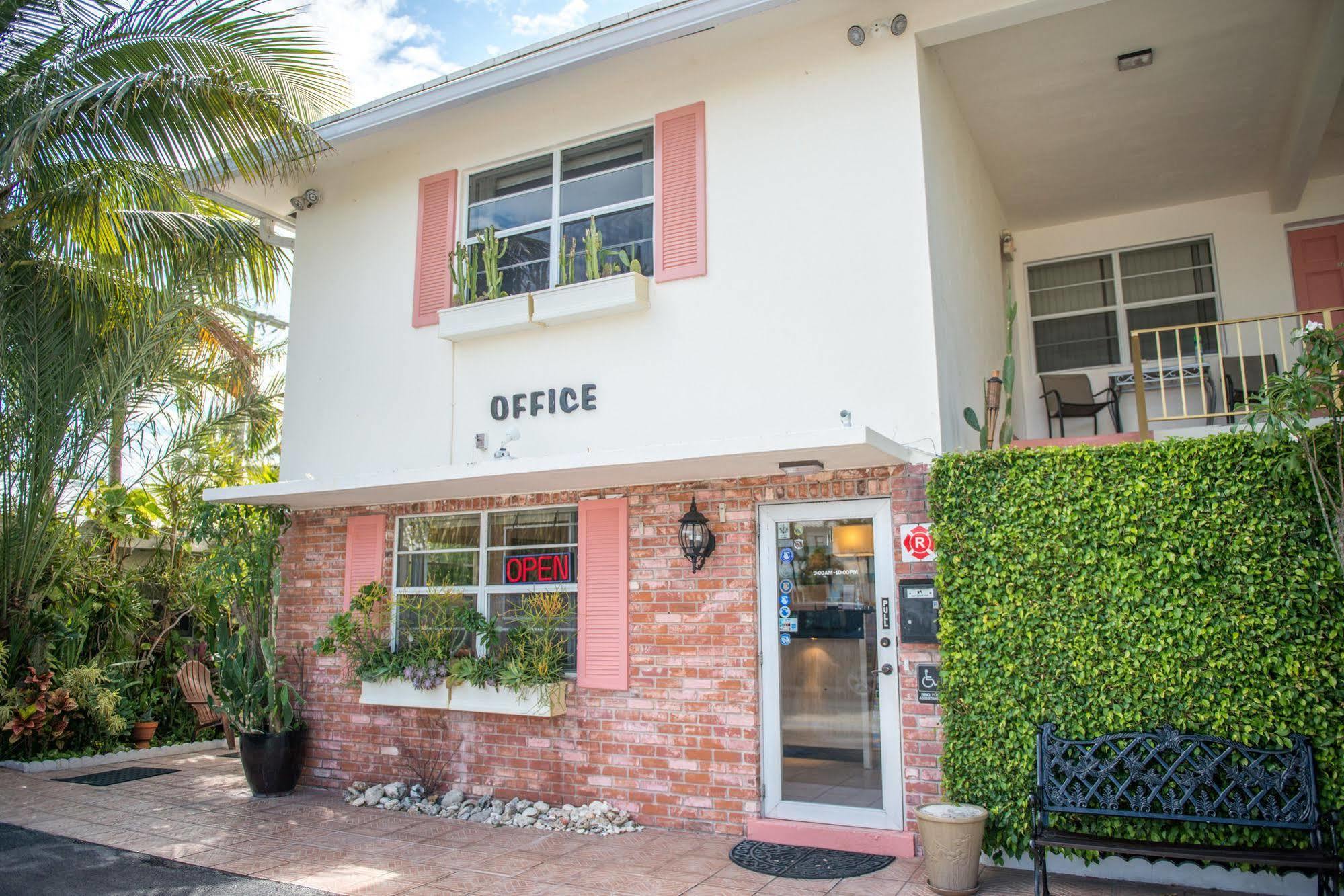 Shore Haven Resort Inn Lauderdale-by-the-Sea Bagian luar foto