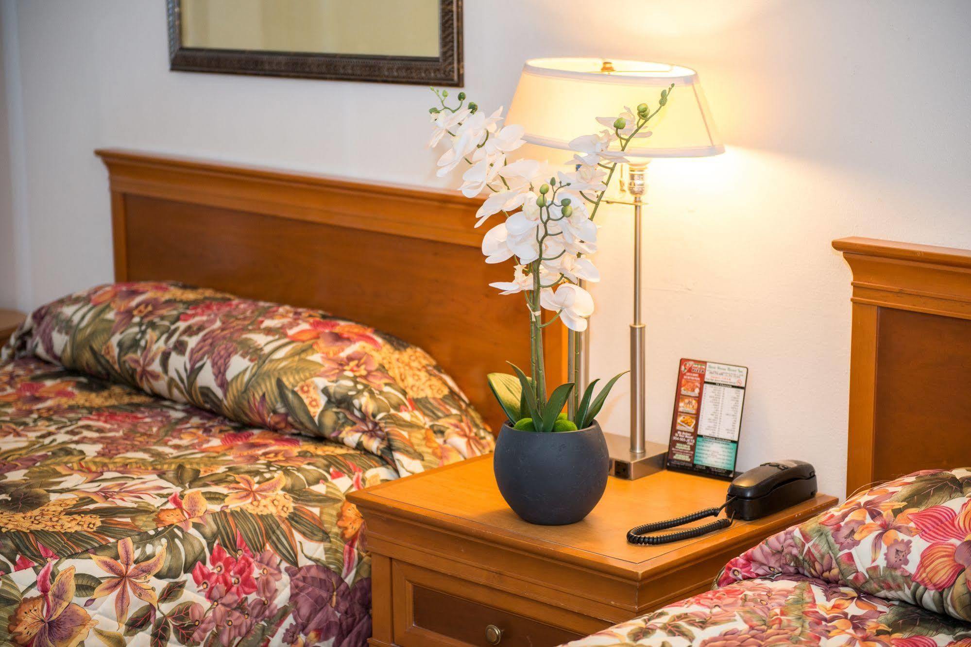 Shore Haven Resort Inn Lauderdale-by-the-Sea Bagian luar foto