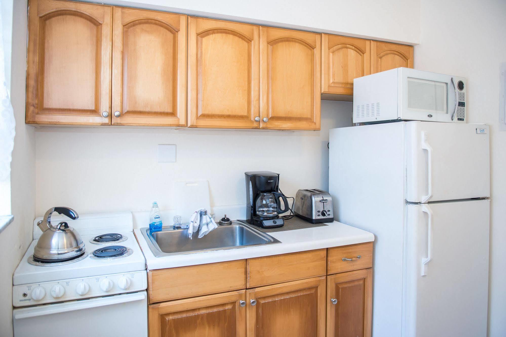 Shore Haven Resort Inn Lauderdale-by-the-Sea Bagian luar foto