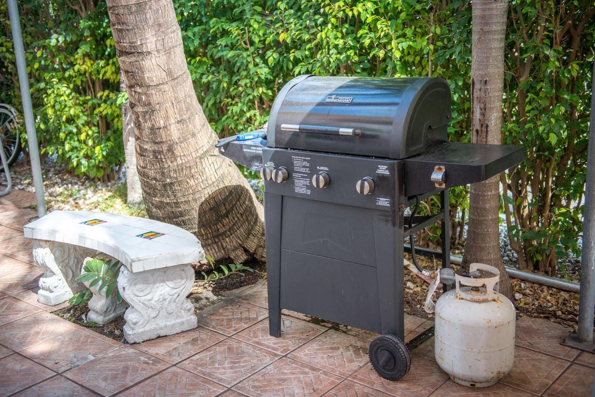 Shore Haven Resort Inn Lauderdale-by-the-Sea Bagian luar foto